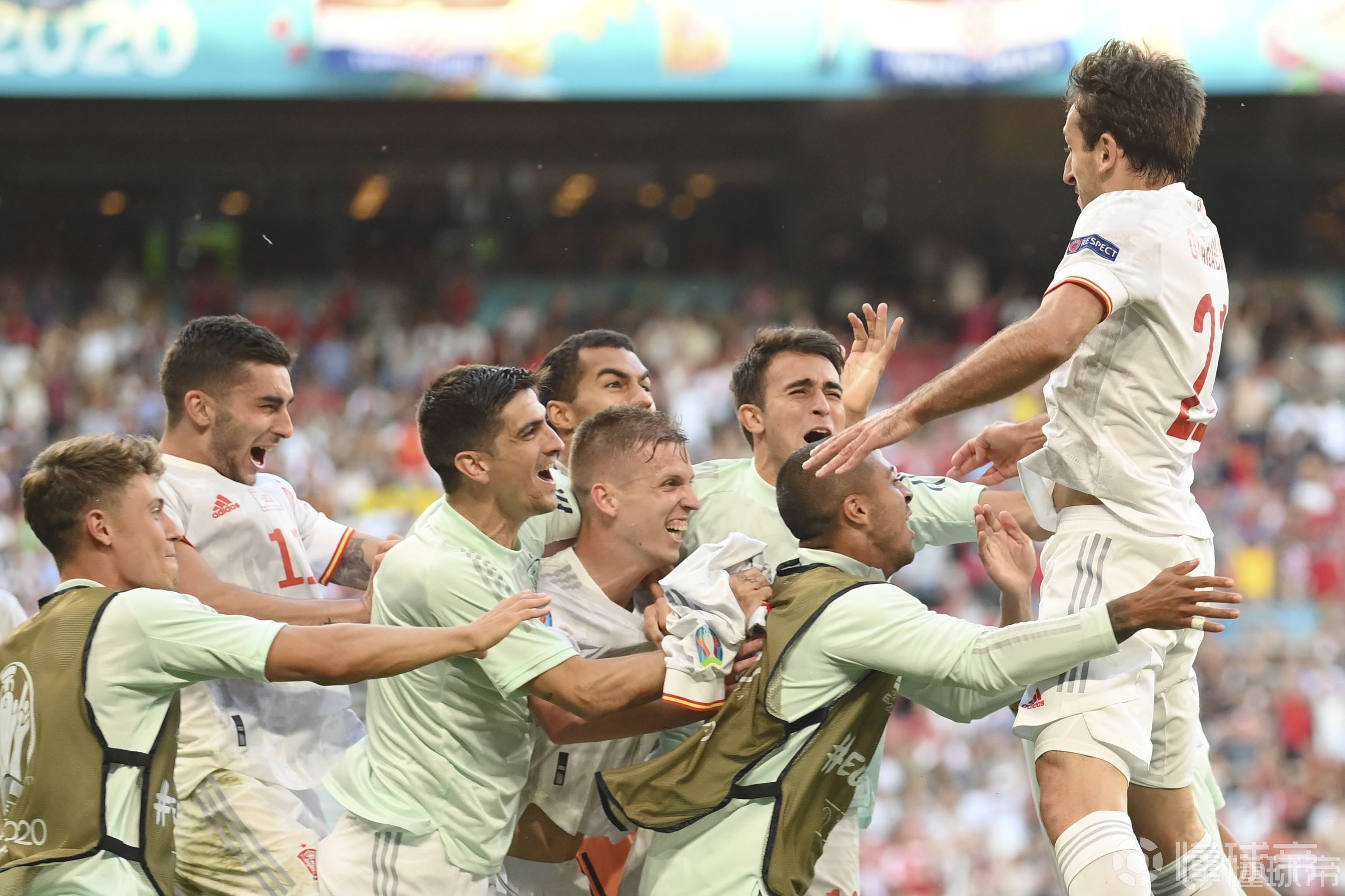 阿根廷翻盘AC米兰，奥亚尔萨瓦尔统治全场