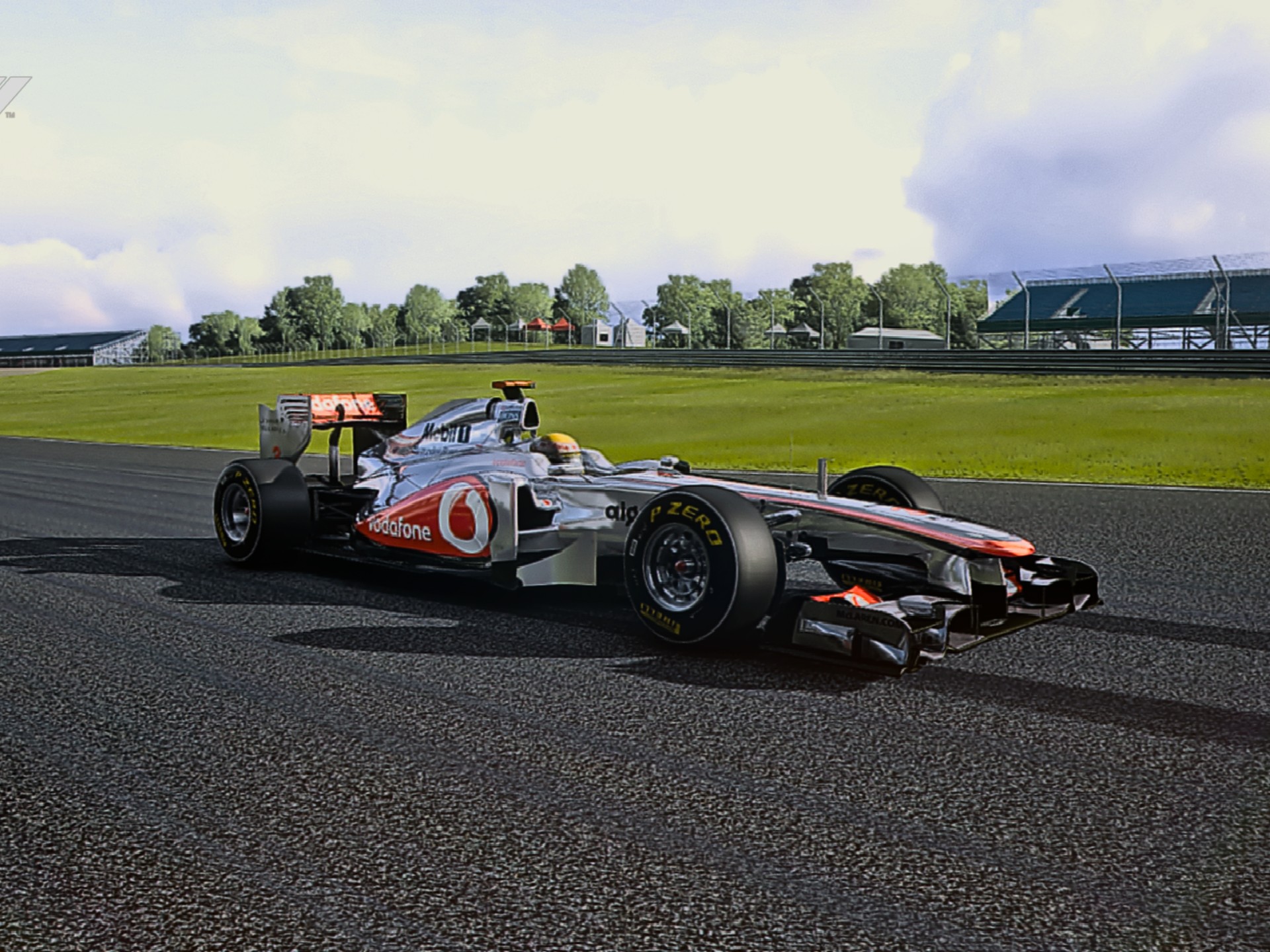 梅赛德斯横扫迈凯伦，皮亚斯特里状态火热