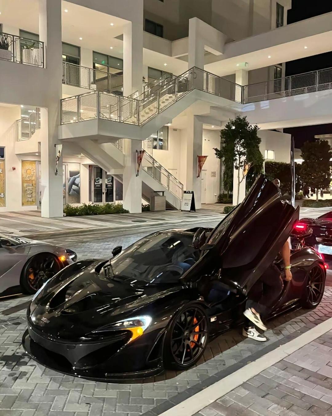 迈凯伦横扫红牛车队,塞恩斯高光表现 迈凯伦横扫红牛车队,塞恩斯高光表现