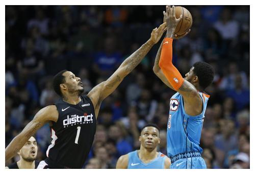 湖人轻取雄鹿,福克斯刷新纪录 湖人轻取雄鹿,福克斯刷新纪录