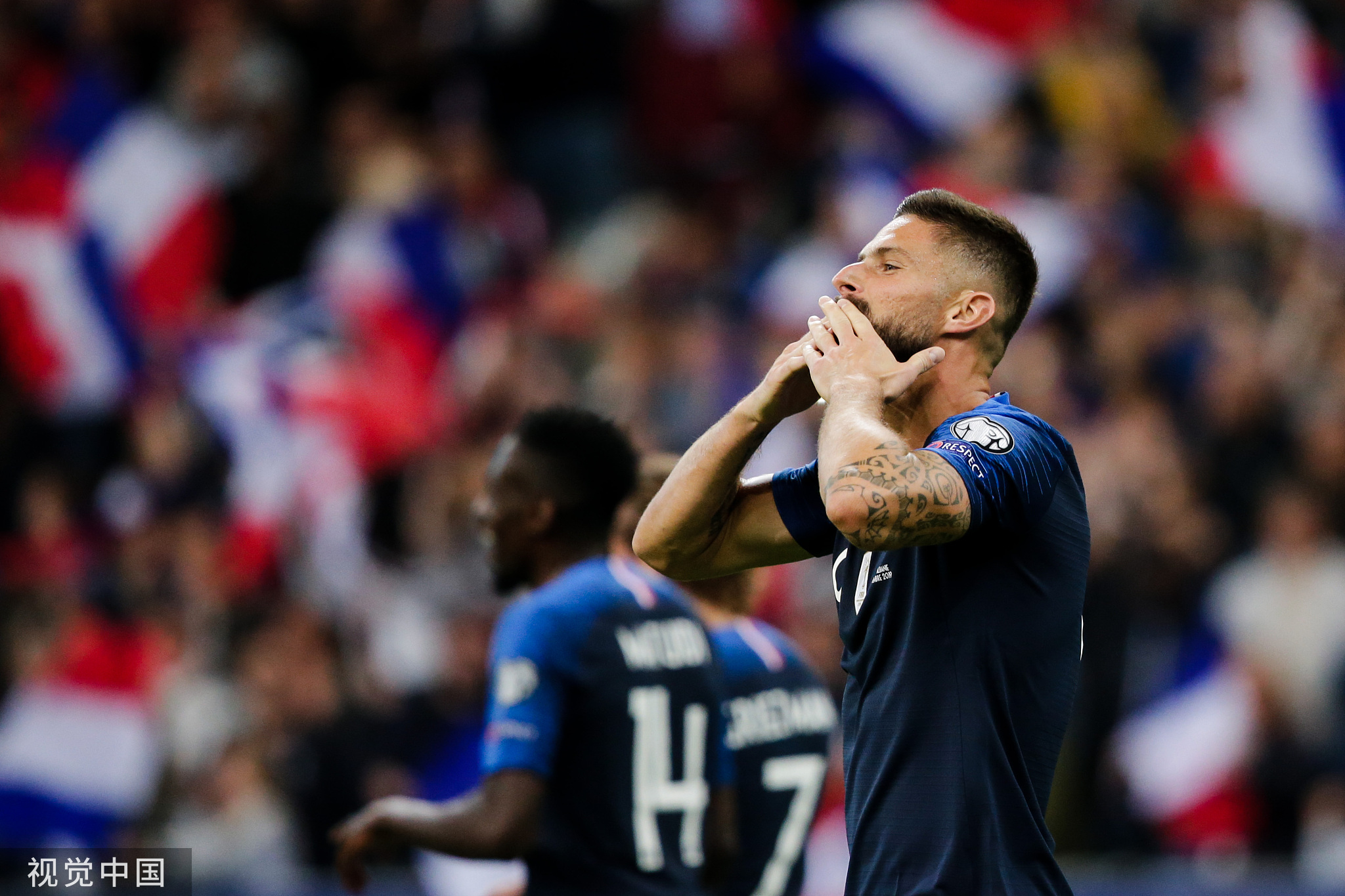 太阳横扫深圳队,戈贝尔状态火热 太阳横扫深圳队,戈贝尔状态火热