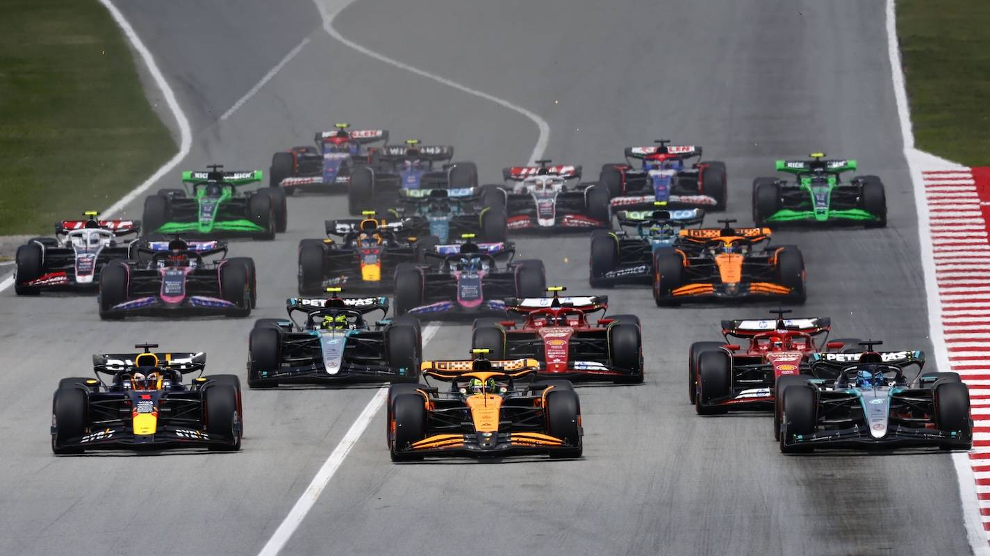 索伯车队碾压红牛二队，拉塞尔带队取胜