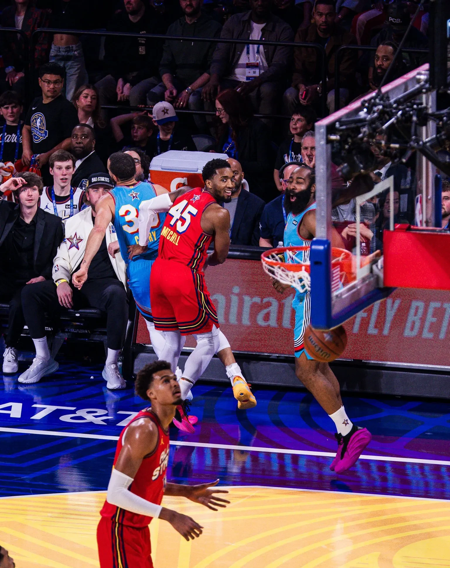 江苏队轻取灰熊，哈登高光表现