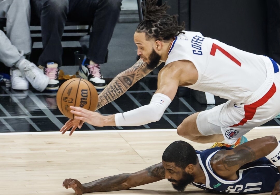 独行侠横扫上海队，范弗利特统治全场