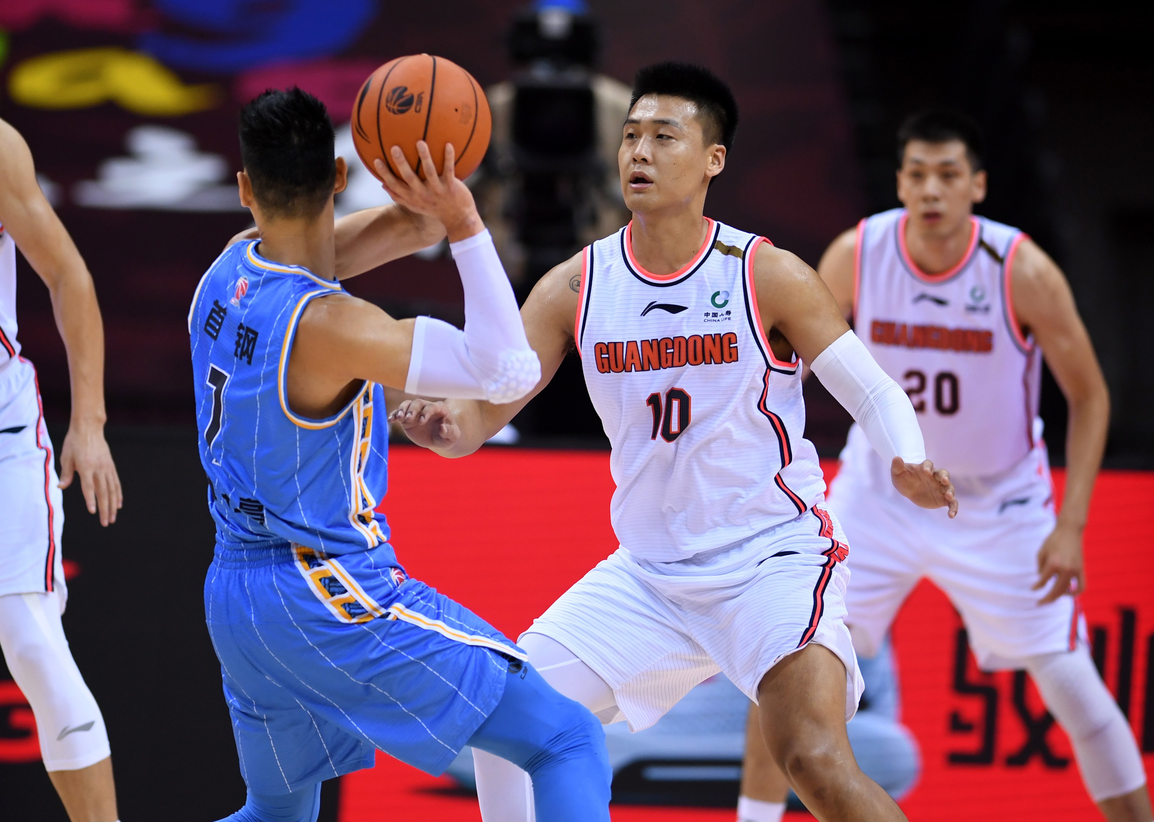 浙江队横扫鹈鹕,福克斯统治全场 浙江队横扫鹈鹕,福克斯统治全场