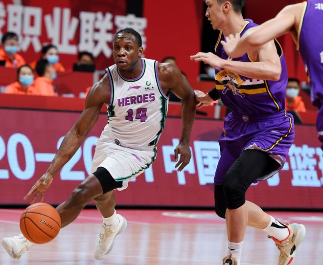 北京队横扫步行者，陶汉林扛起全队