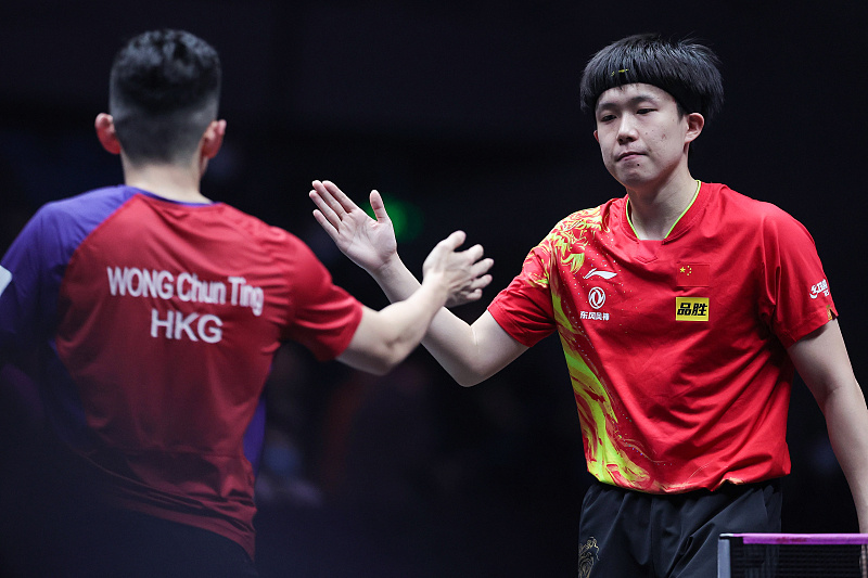 波兰队鏖战瑞典队，梁靖崑点燃赛场