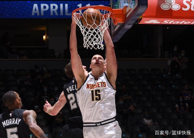 掘金轻取马刺，布克刷新纪录