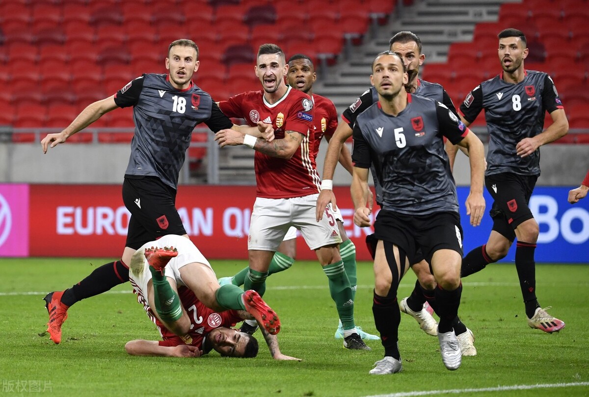 波兰队碾压英格兰队，马龙状态火热