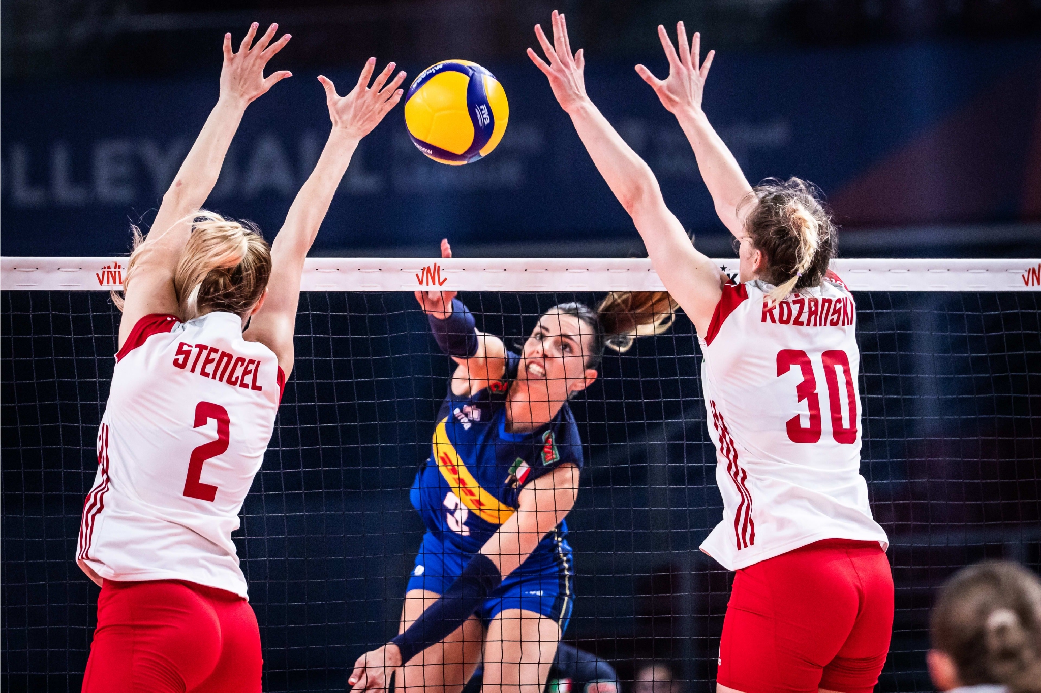 英国乒乓球队逆转波兰乒乓球队，张继科三分雨点燃全场