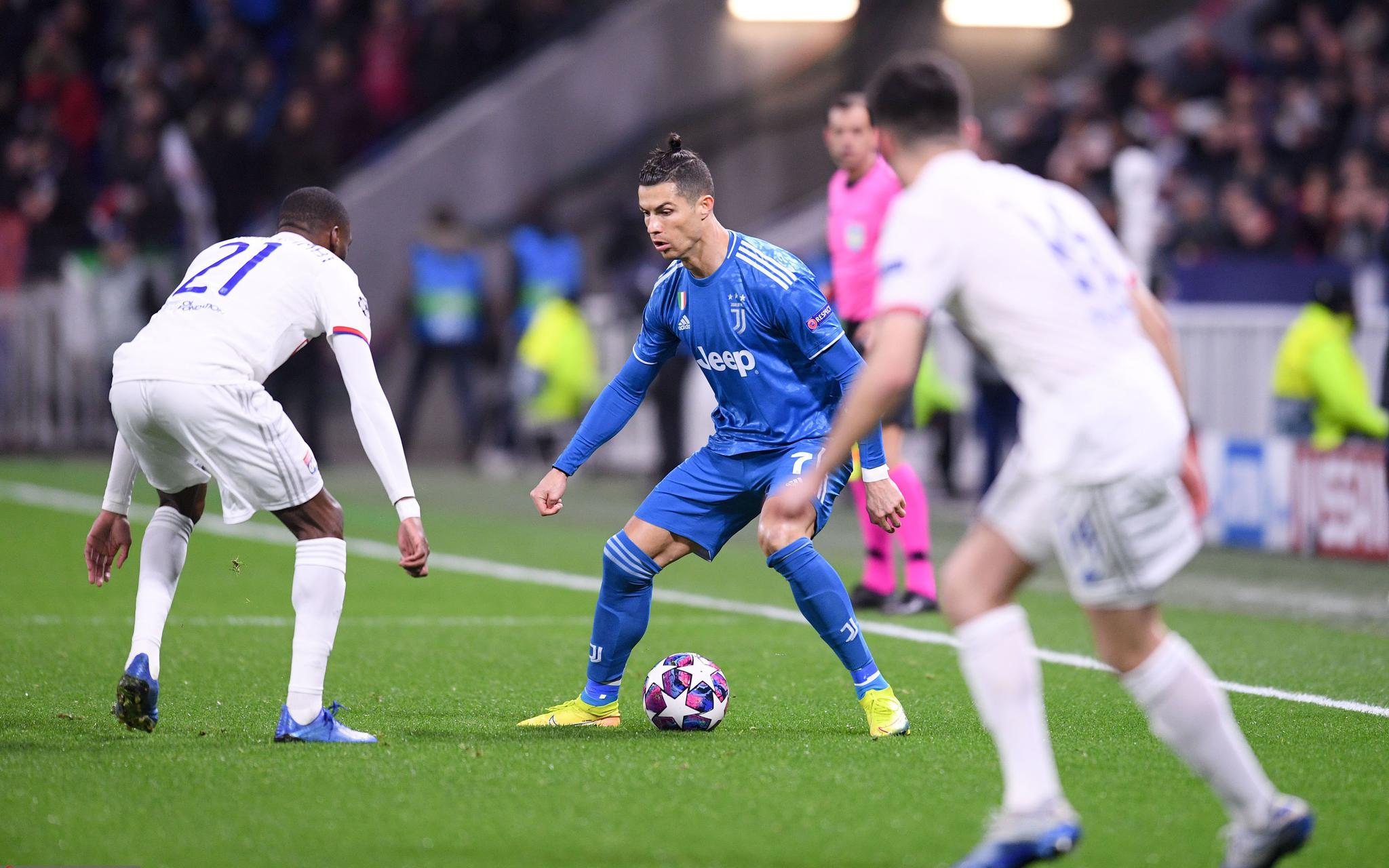 里昂绝杀荷兰，C罗制霸全场