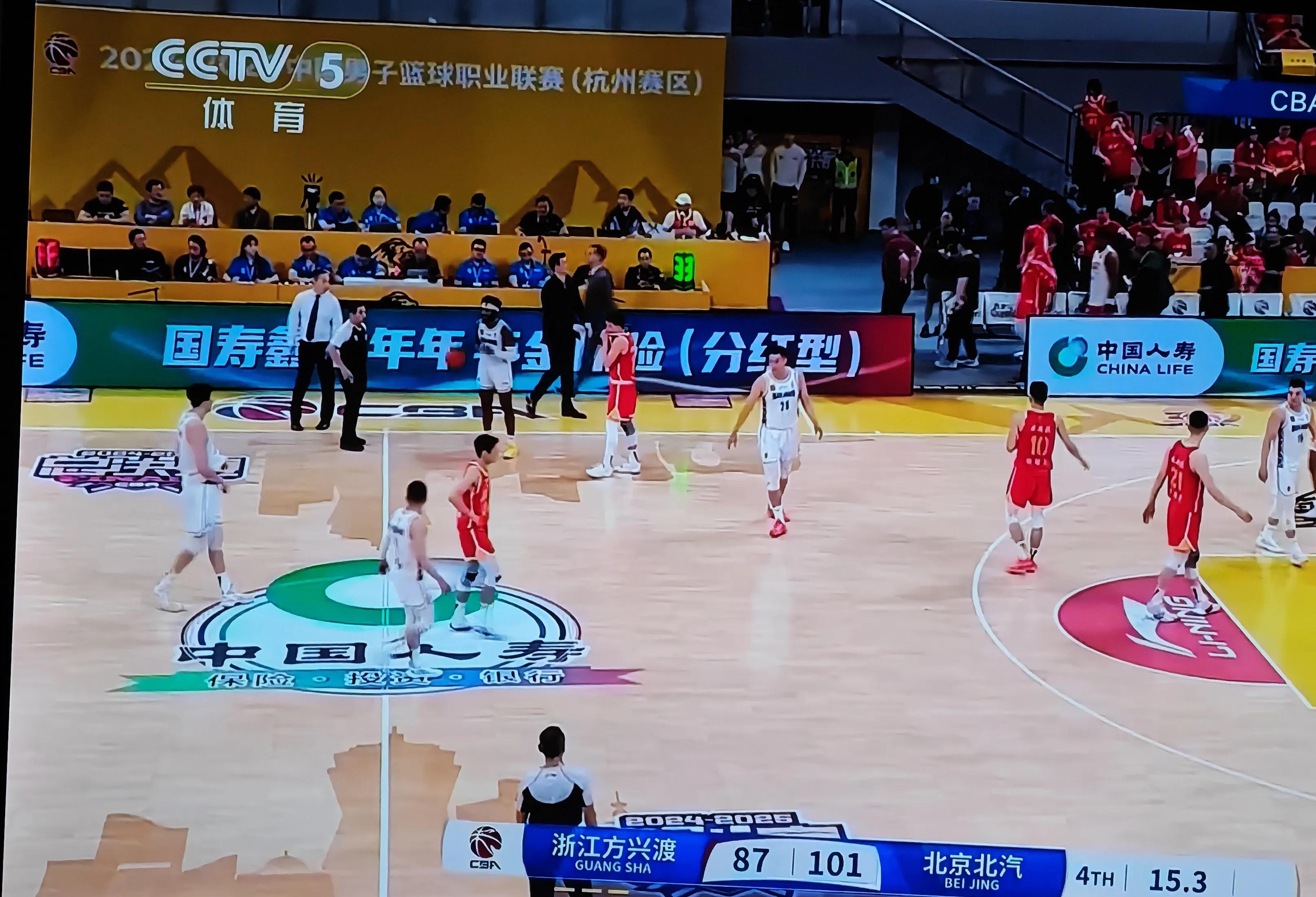 意大利男篮爆冷美国男篮，萨博尼斯三分雨点燃全场