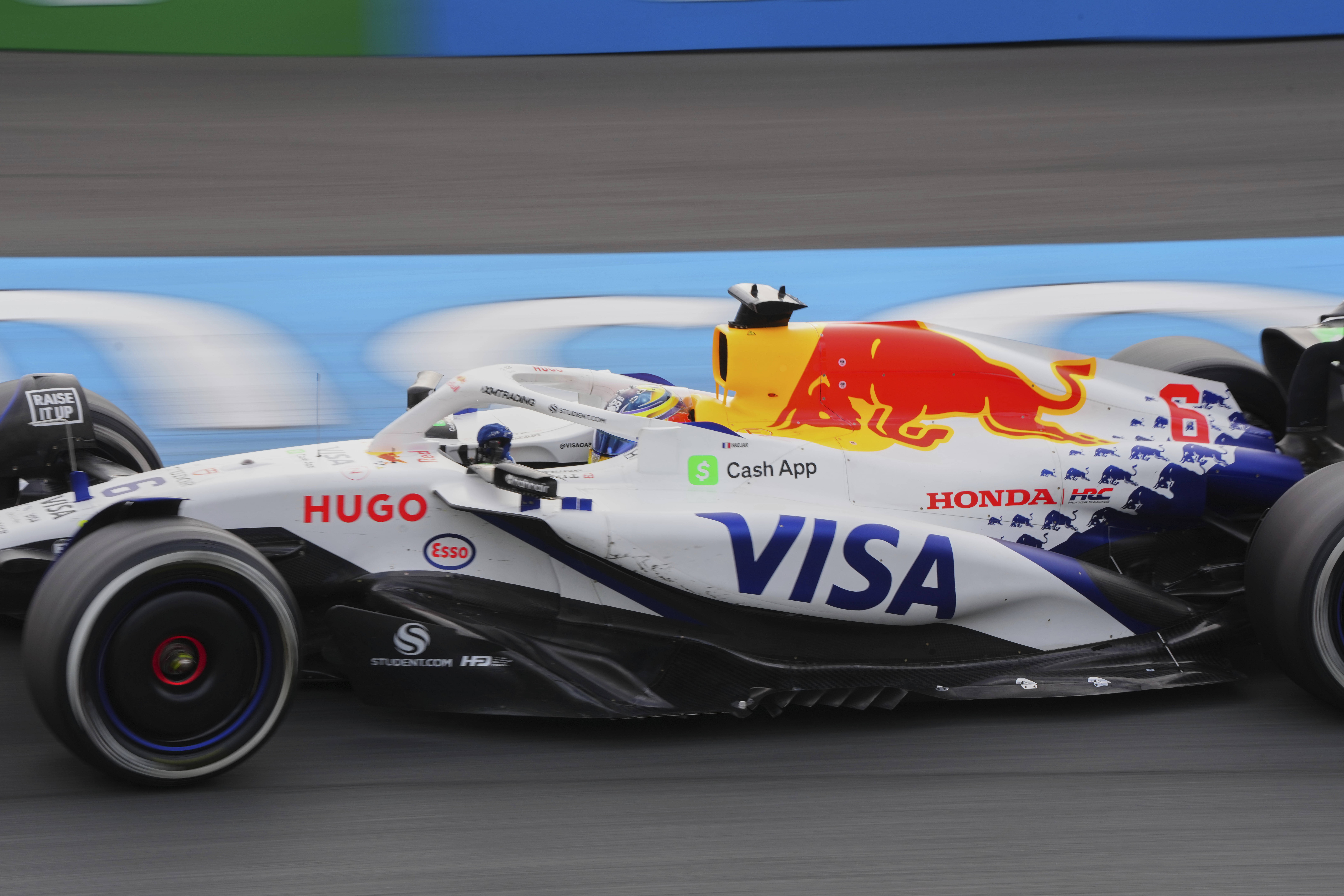 红牛二队横扫雷诺车队，皮亚斯特里带队取胜