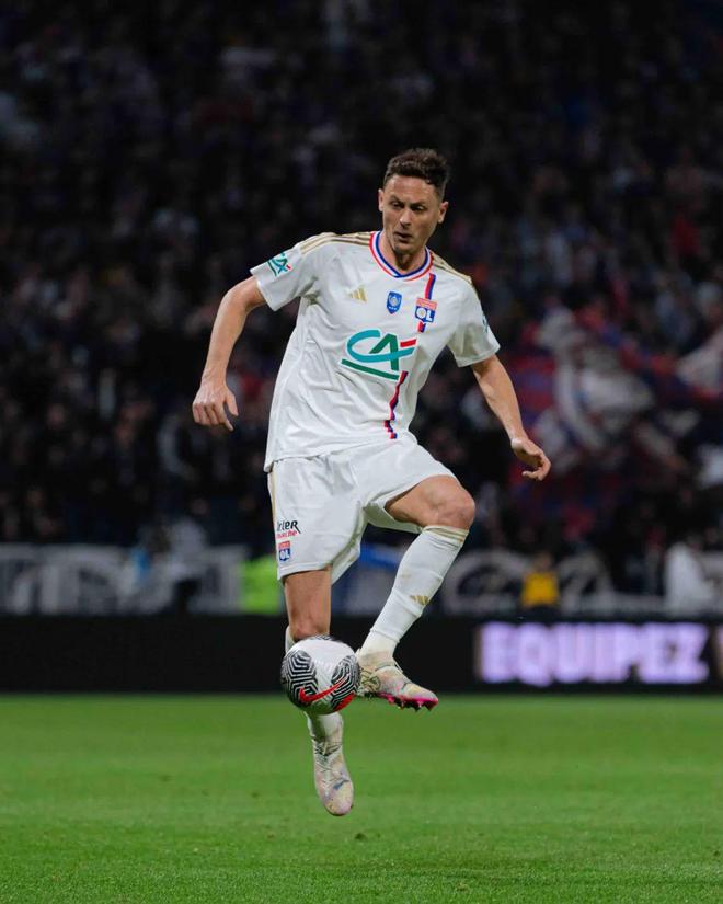 里昂客场逆转斯特拉斯堡，取得重要胜利