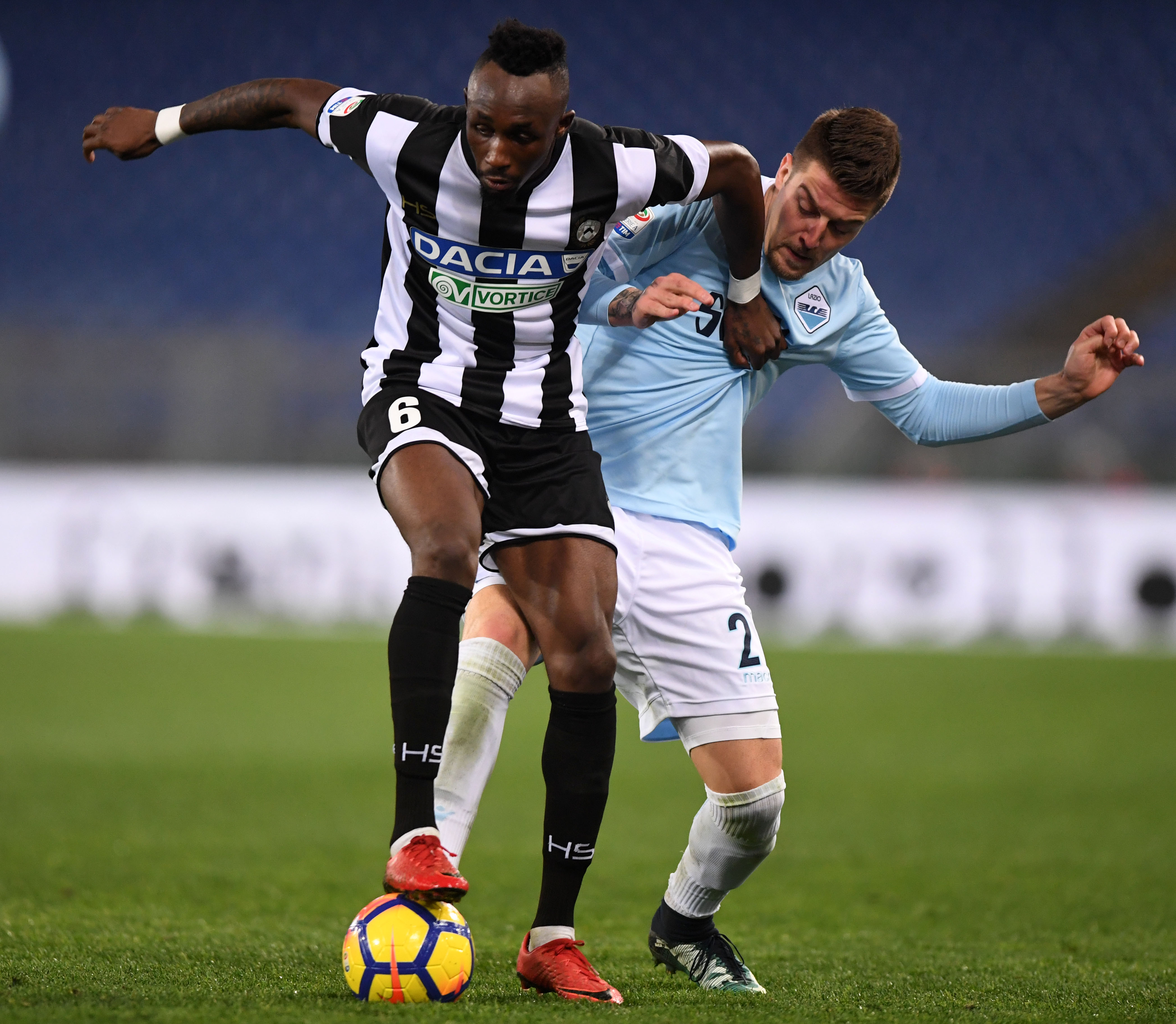 开云体育-罗马主场逼平乌迪内斯，球员表现抢眼