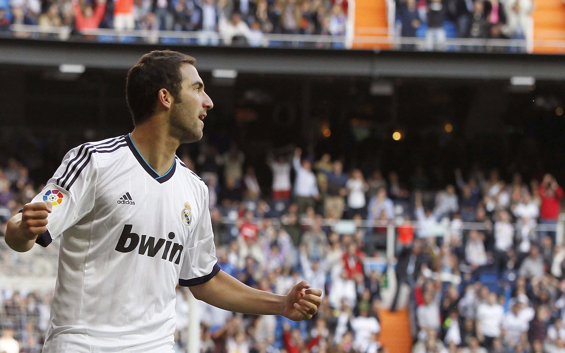 欧冠半决赛之夜，詹姆斯完成自我救赎，当足球与篮球的救赎之光在凌晨交汇