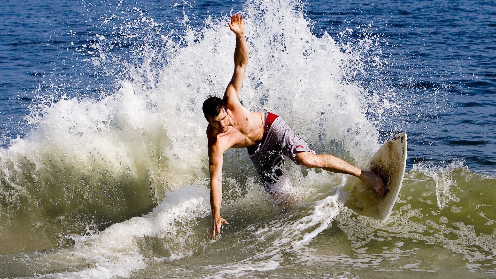 利拉德时刻再现!广东队加时险胜浙江,关键三分定乾坤
