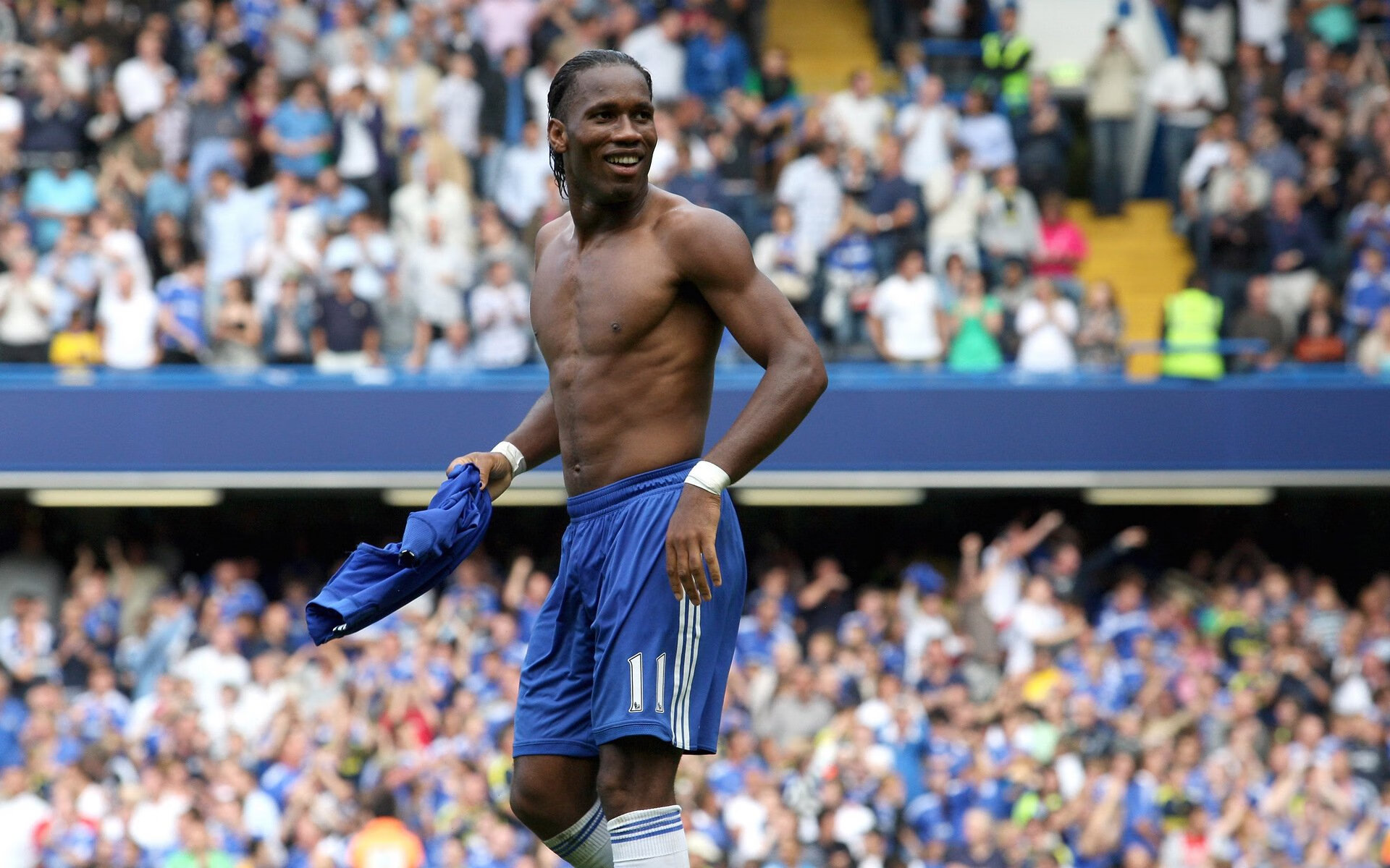 赛道风云,汉密尔顿驾驶迈凯伦轻取红牛,惊艳四座